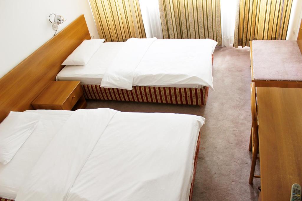 Postel nebo postele na pokoji v ubytování Hotel Grand