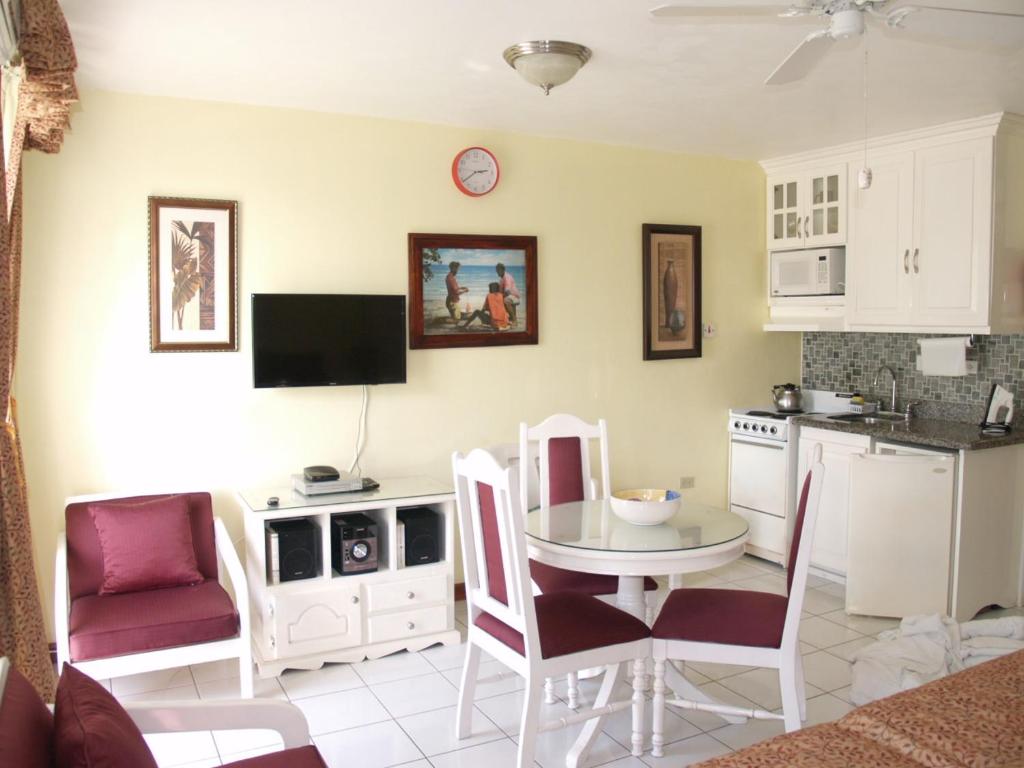 TV a/nebo společenská místnost v ubytování Sandcastles Resort, Ocho Rios