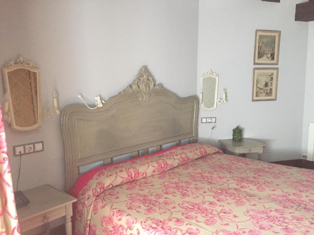 Postel nebo postele na pokoji v ubytování Posada Real Torre Berrueza