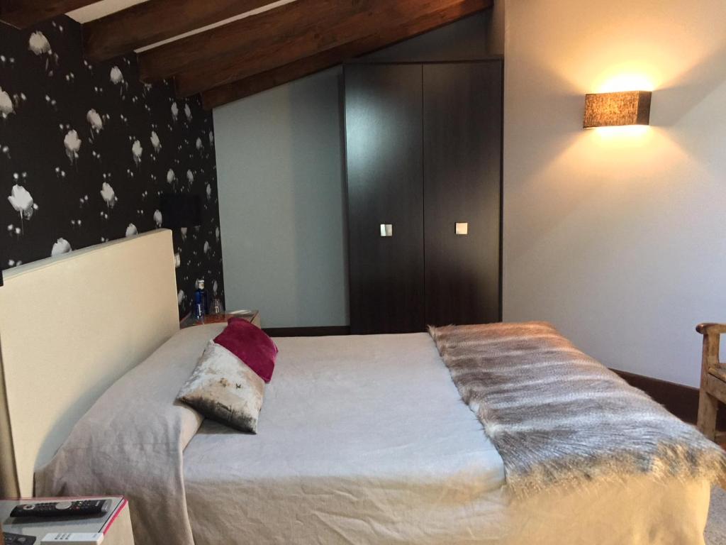Postel nebo postele na pokoji v ubytování Posada Real Torre Berrueza
