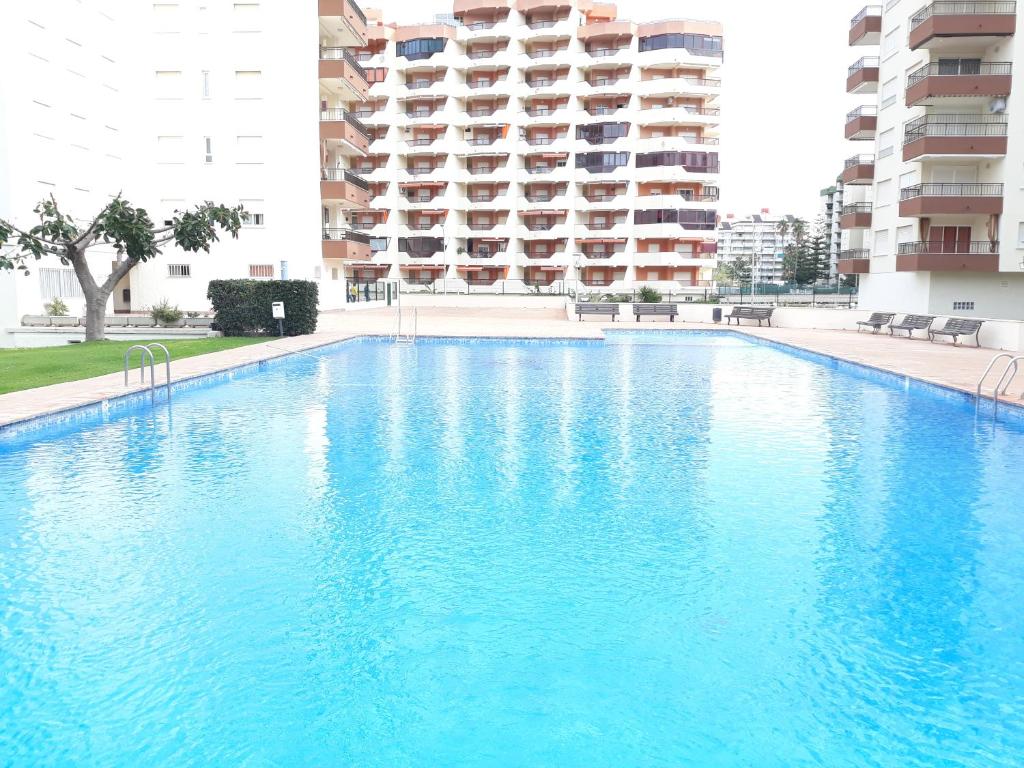 Bazén v ubytovaní Valldigna 7 Playa de Gandia SOLO FAMILIAS alebo v jeho blízkosti
