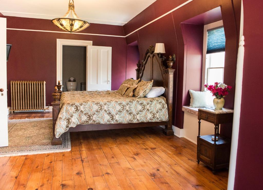 The Bevin House B&B - King Suite