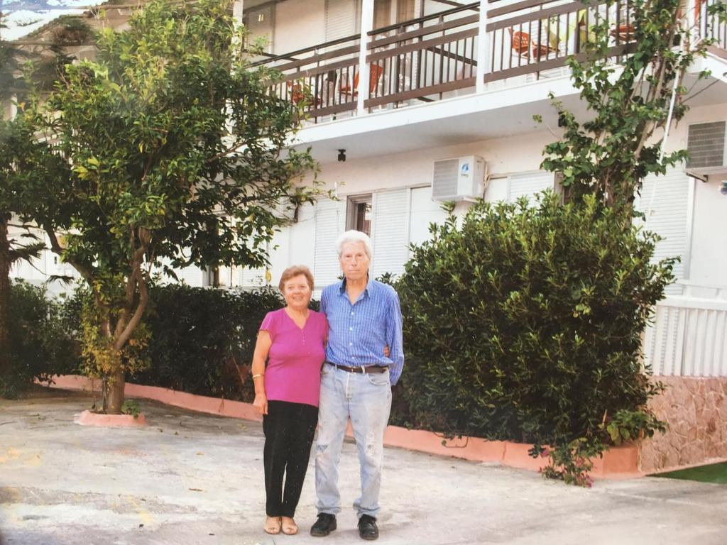 Hostia v ubytovaní Dora Studios Best Location In Laganas Perfect For Groups And Couples