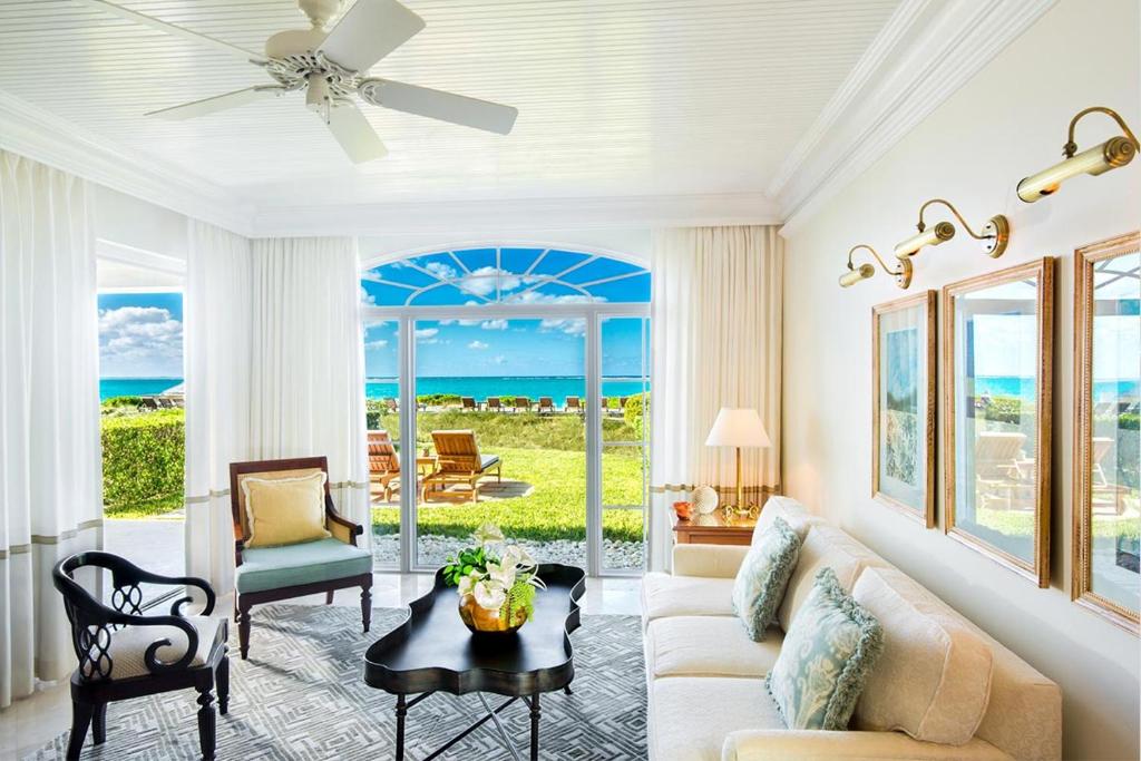 Posezení v ubytování The Palms Turks and Caicos