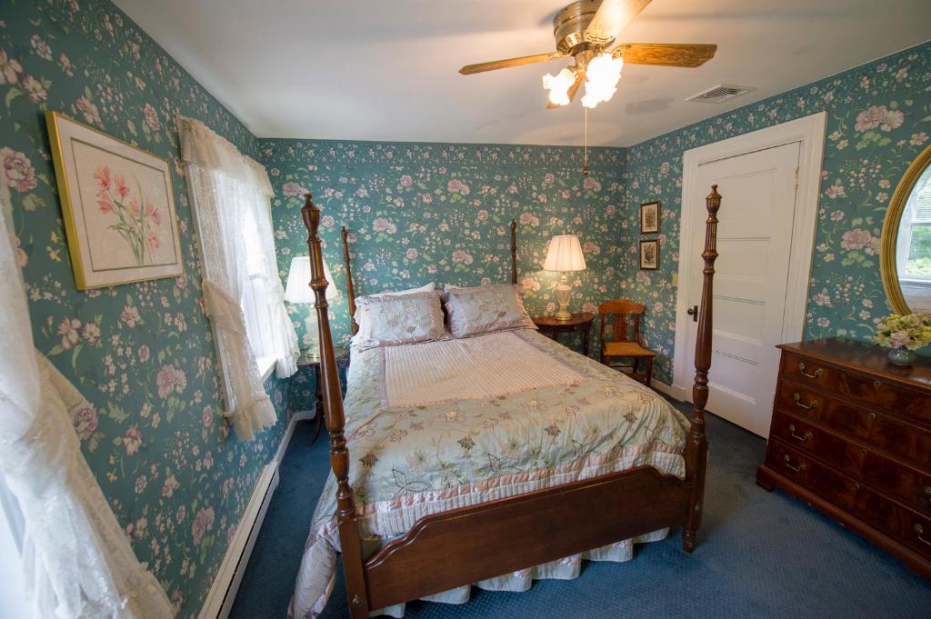 Anne's White Columns Inn photo