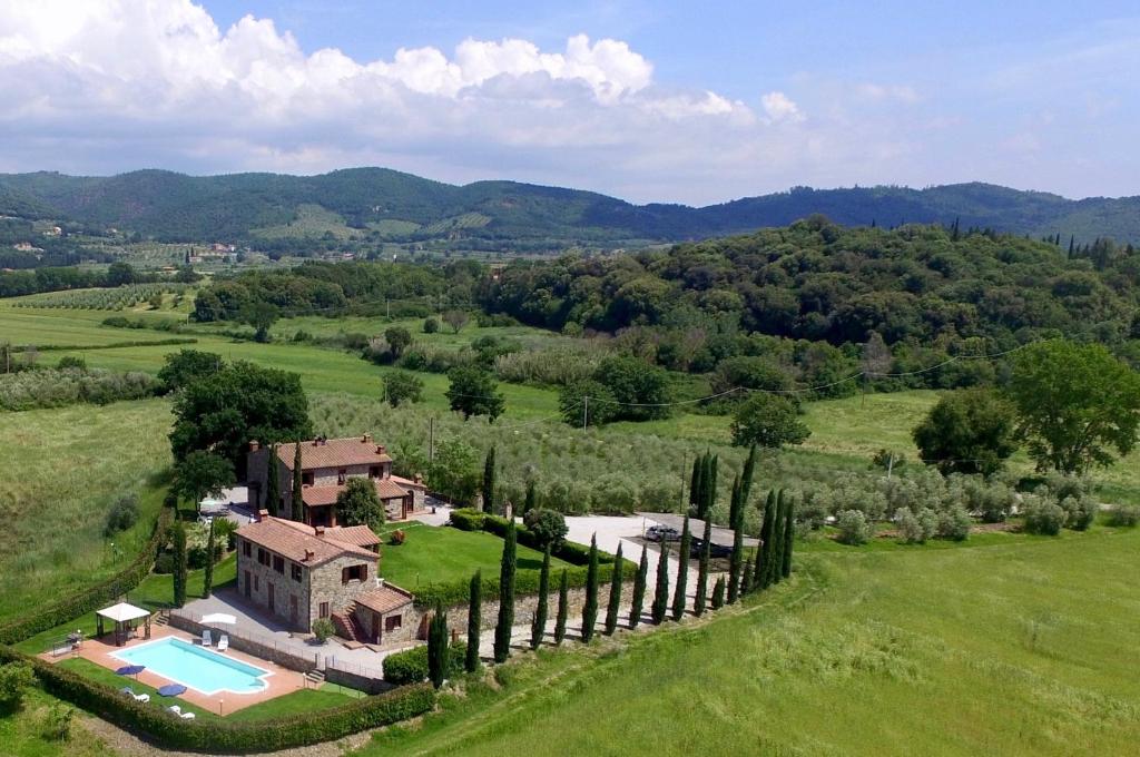 an aerial view of a house in a field at Agriturismo Pian del Vescovo in Massa Marittima