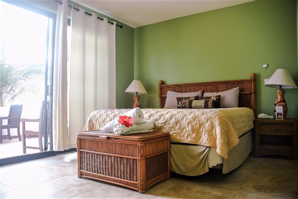 Cerritos Beach Inn - Deluxe King Room Con Vista Al Mar