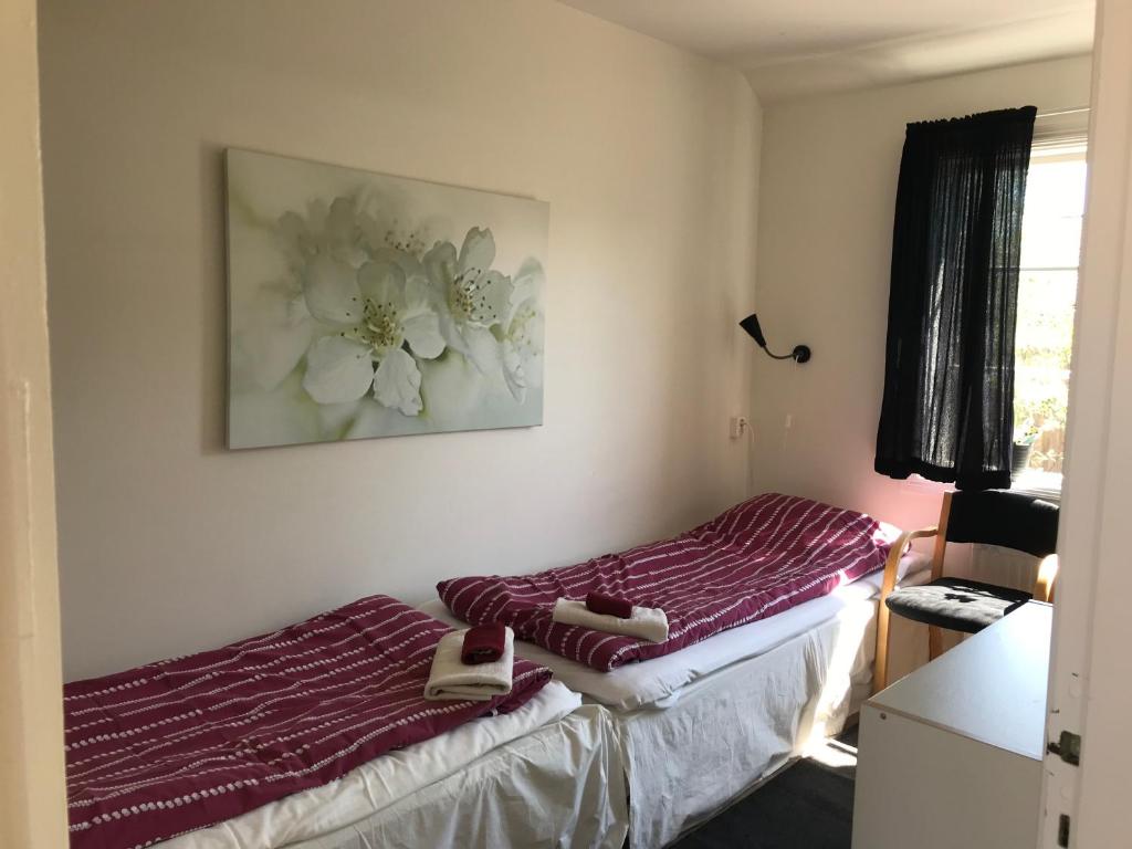 Postel nebo postele na pokoji v ubytování Hallandsgården by Mellbystrands
