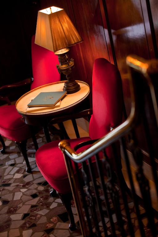 Posezení v ubytování Hotel Lombardy