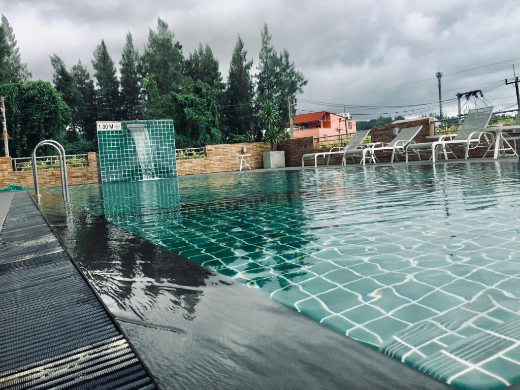 Bazén v ubytování CA Hotel and Residence Phuket - SHA Extra Plus nebo v jeho okolí