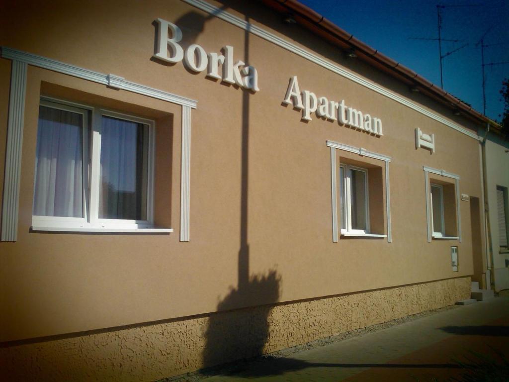 Budova, v ktorej sa apartmán nachádza