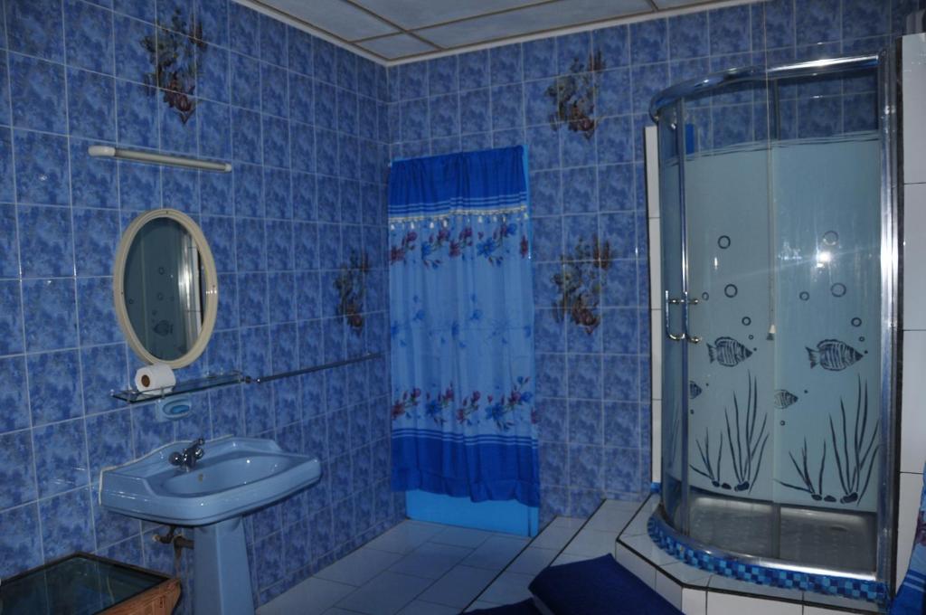Koupelna v ubytování Le Chateau Bleu