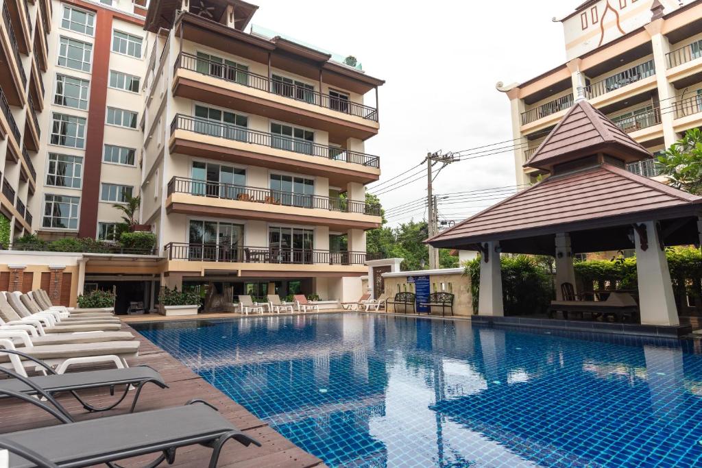 Bazén v ubytování Jomtien Beach Penthouses nebo v jeho okolí