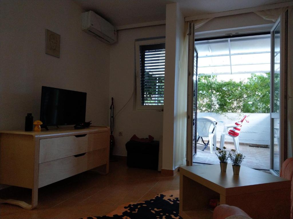 TV a/nebo společenská místnost v ubytování AS Apartments Risan