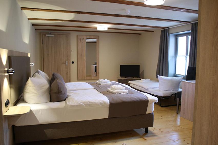 Postel nebo postele na pokoji v ubytování Hotel garni Tilia