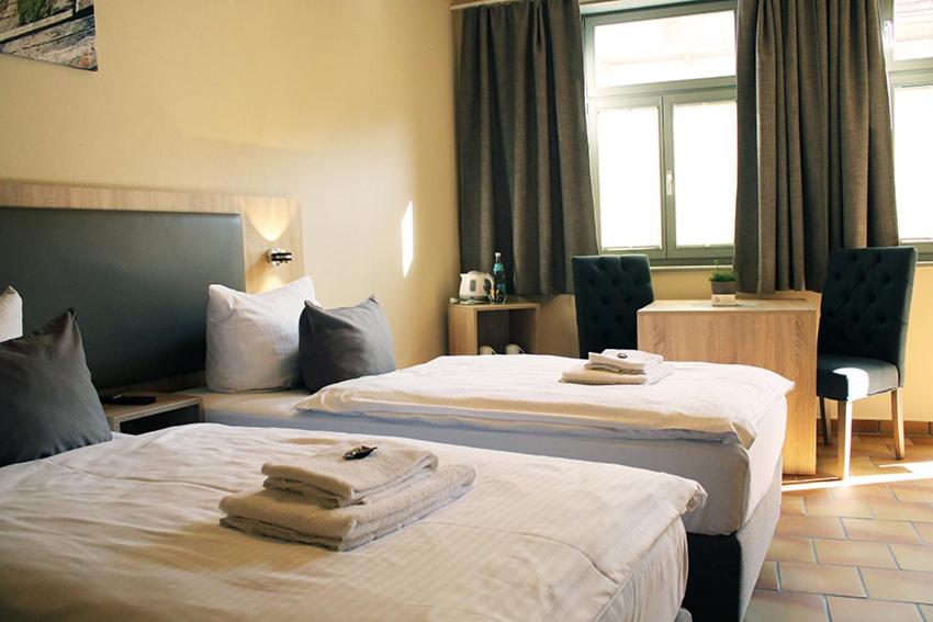 Postel nebo postele na pokoji v ubytování Hotel garni Tilia