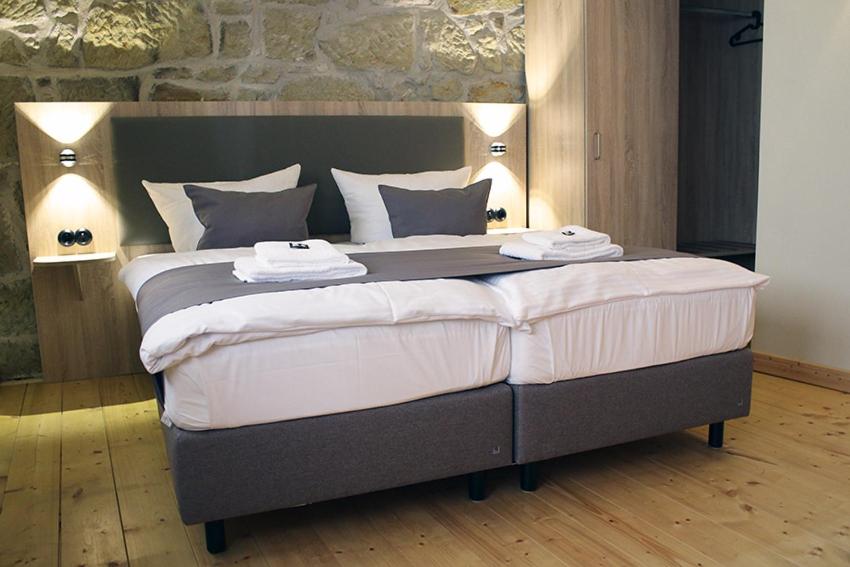 Postel nebo postele na pokoji v ubytování Hotel garni Tilia
