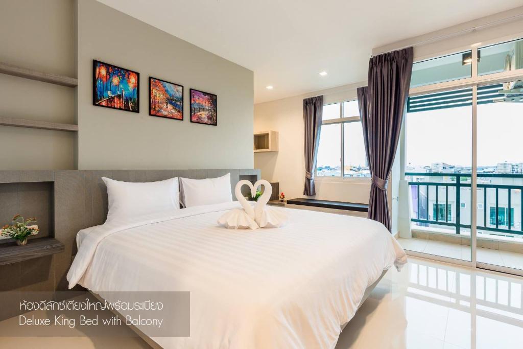 Evergreen Suite Hotel - Deluxe King Room
