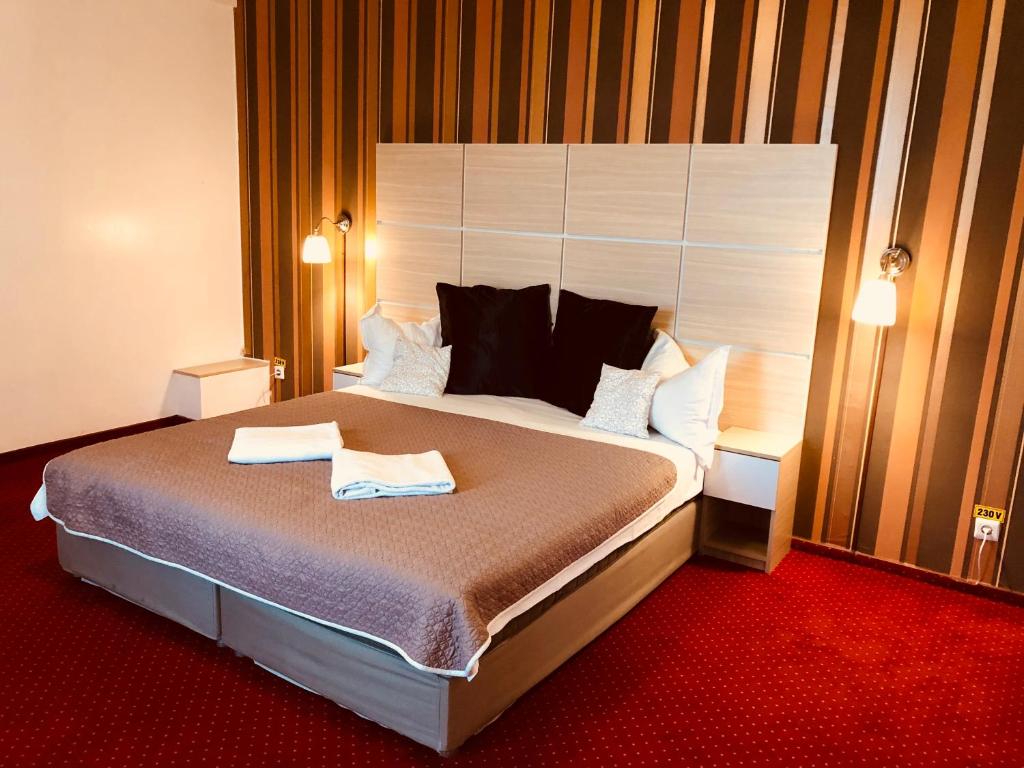Postel nebo postele na pokoji v ubytování Hotel Mon Caprice