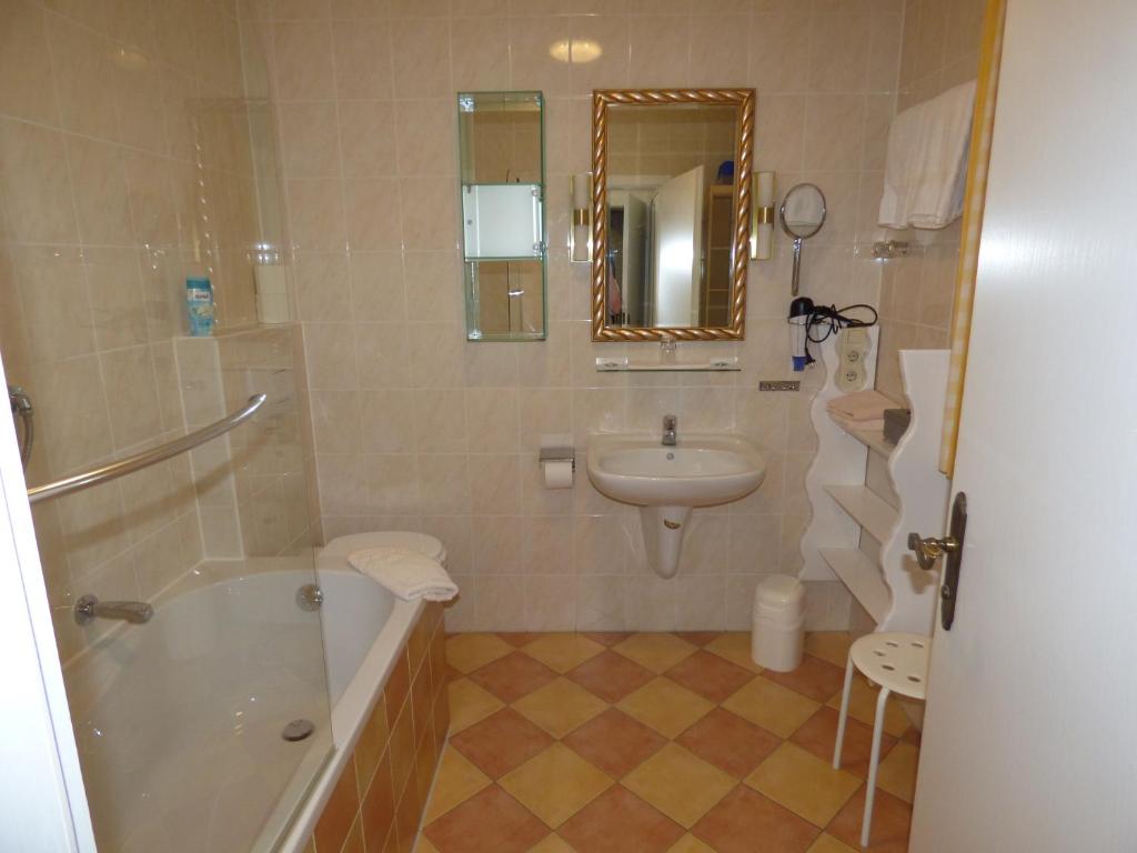 Koupelna v ubytování Hotel Engelhof
