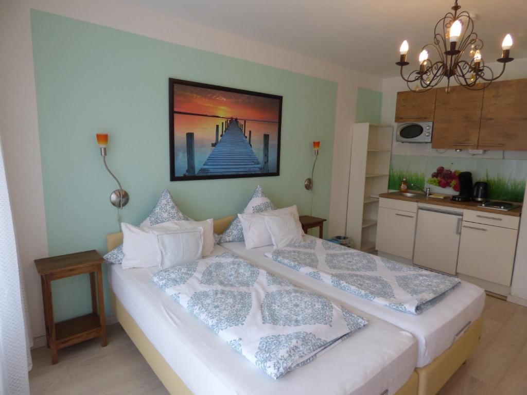 Postel nebo postele na pokoji v ubytování Hotel Engelhof