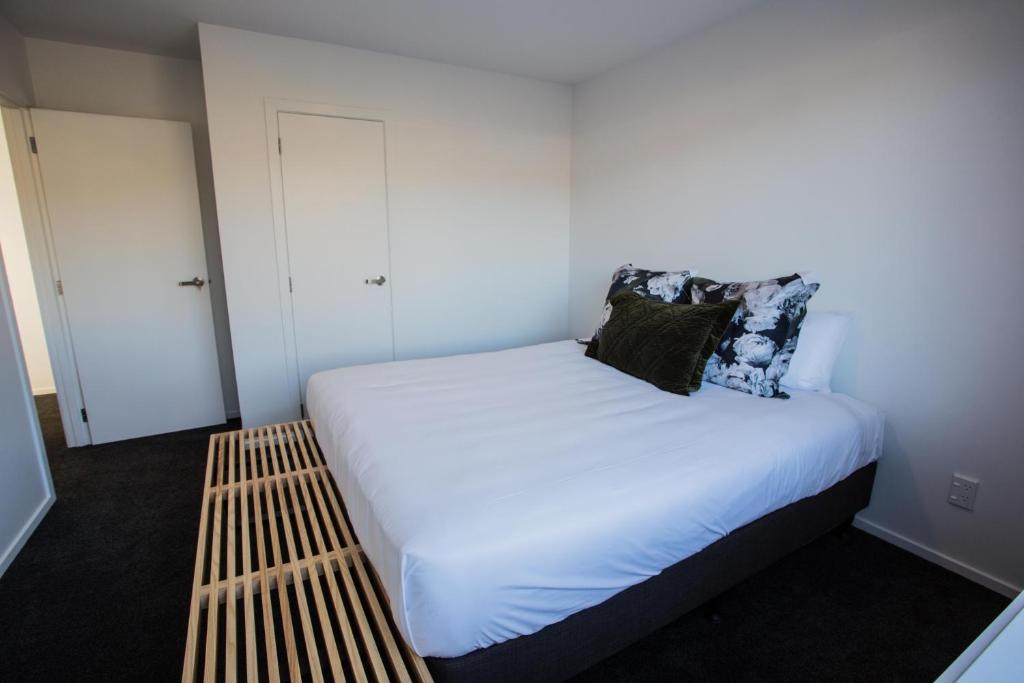 4 - Charming Space, Just a Stone Throw from Central Wanaka - Resim 16