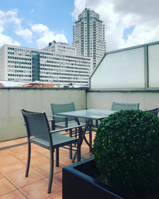 Balkón nebo terasa v ubytování Suites Viena Plaza de España
