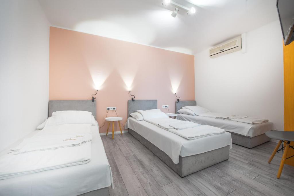 Postel nebo postele na pokoji v ubytování Chesscom Guesthouse