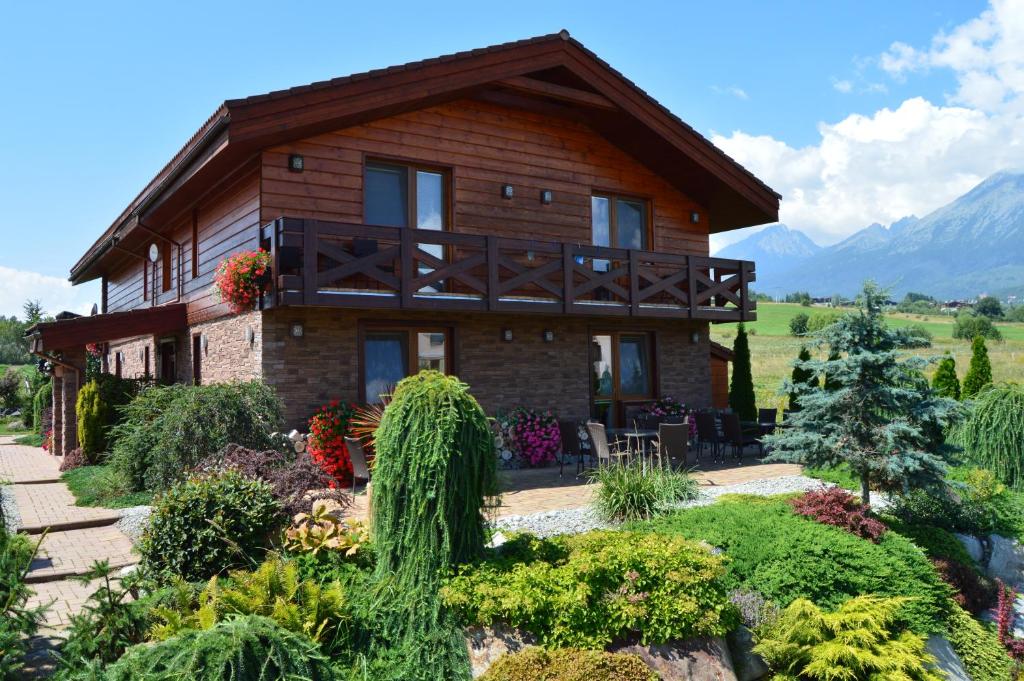 a house with a garden in front of it at Penzion Tri klasy in Nová Lesná