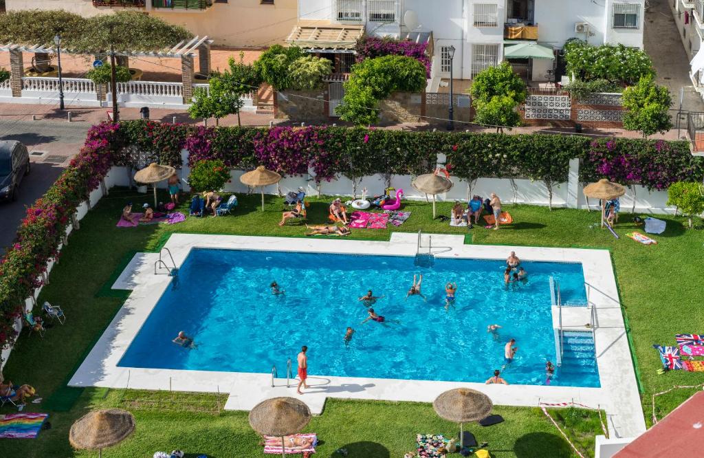 - une vue sur la piscine dans l'établissement Apartment Delfín Torrecilla Beach, à Nerja