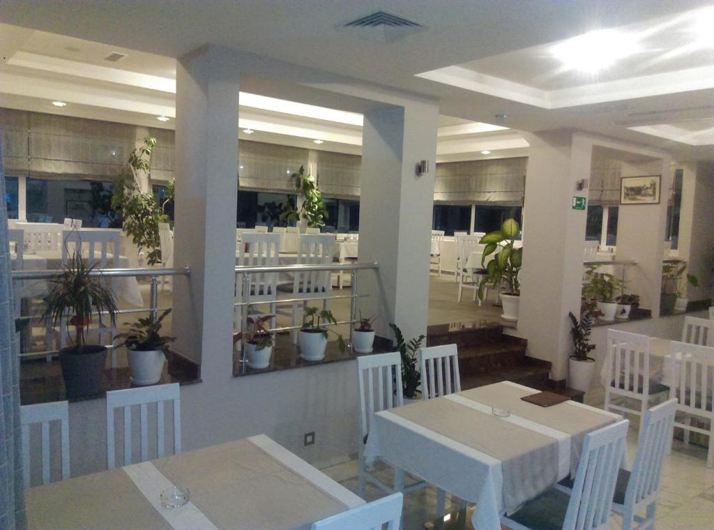 Restaurace v ubytování Karavan 123