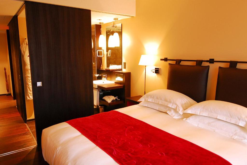 Postel nebo postele na pokoji v ubytování Eastwest Hôtel by Malone