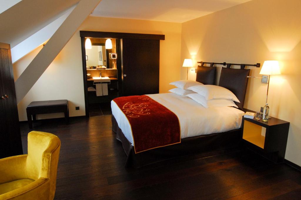 Postel nebo postele na pokoji v ubytování Eastwest Hôtel by Malone