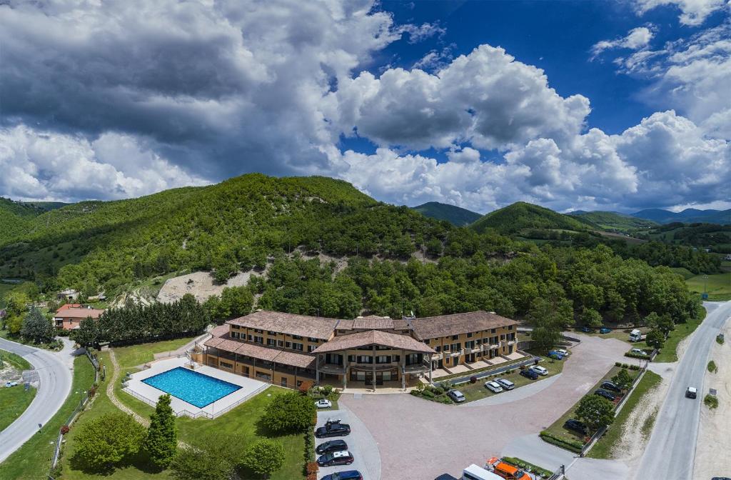 Nespecifikovaný výhled na hory nebo výhled na hory při pohledu z hotelu