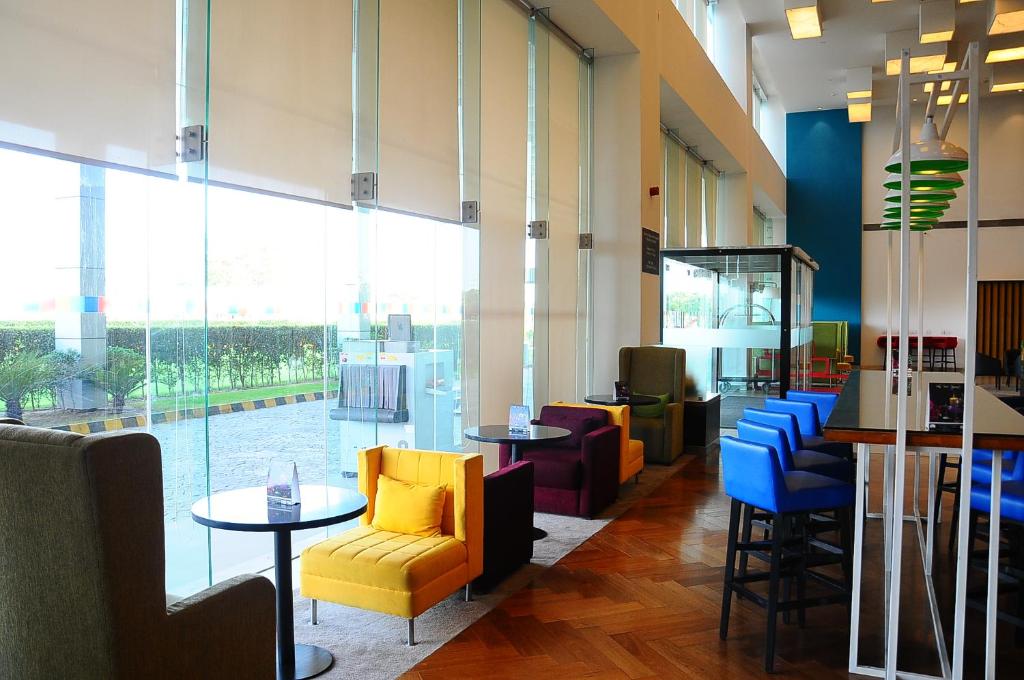 Posezení v ubytování Park Inn By Radisson Gurgaon Bilaspur