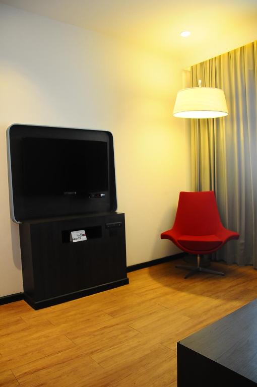 TV a/nebo společenská místnost v ubytování Park Inn By Radisson Gurgaon Bilaspur
