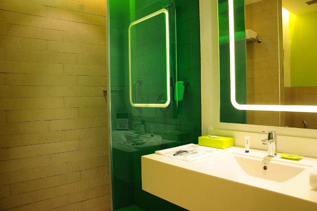 Koupelna v ubytování Park Inn By Radisson Gurgaon Bilaspur