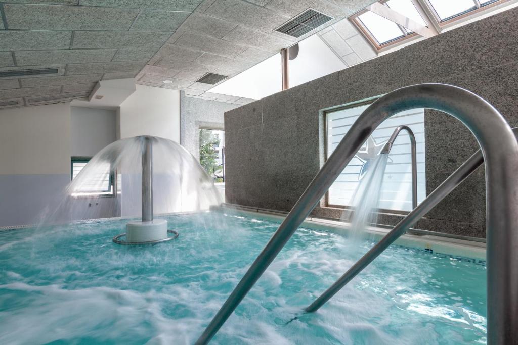 Bazén v ubytovaní Hotel Balneario de Compostela alebo v jeho blízkosti