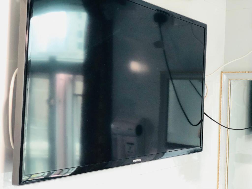 Televisyen dan/atau pusat hiburan di Traveller's Hostel