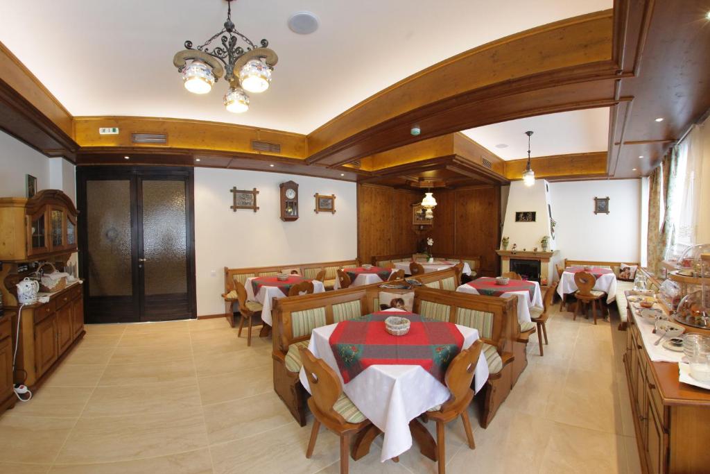 Restaurace v ubytování Resort Sf Petru
