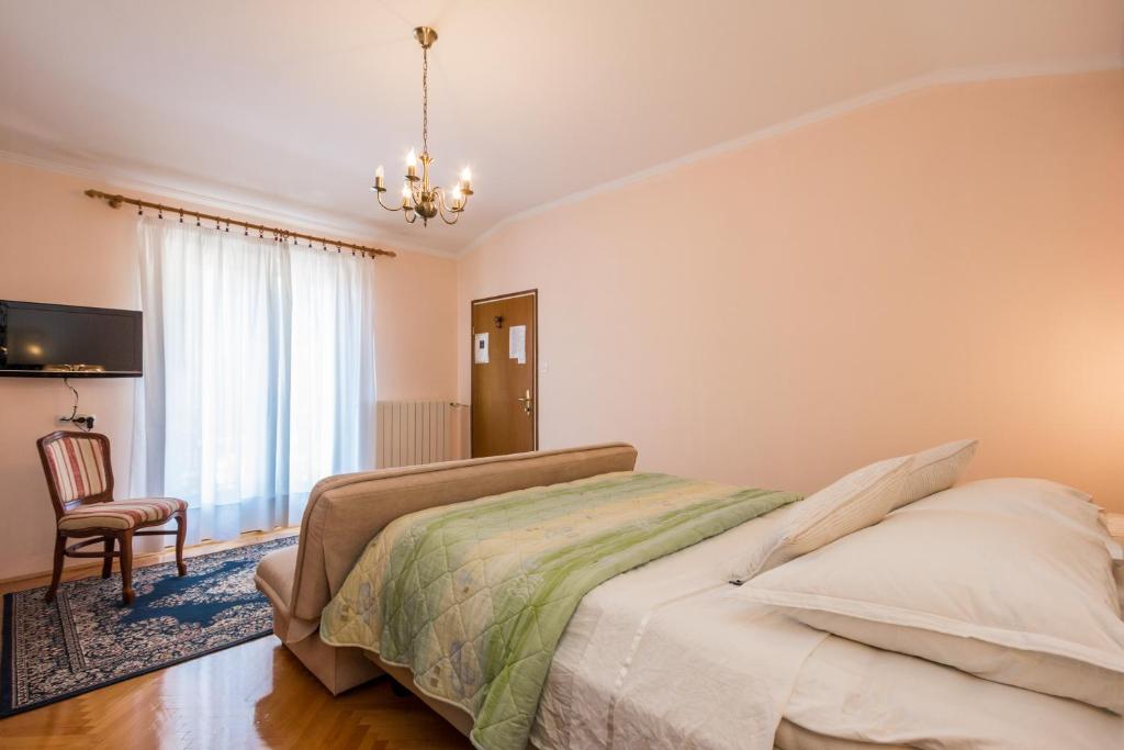Postel nebo postele na pokoji v ubytování Rooms Vanda & Frane