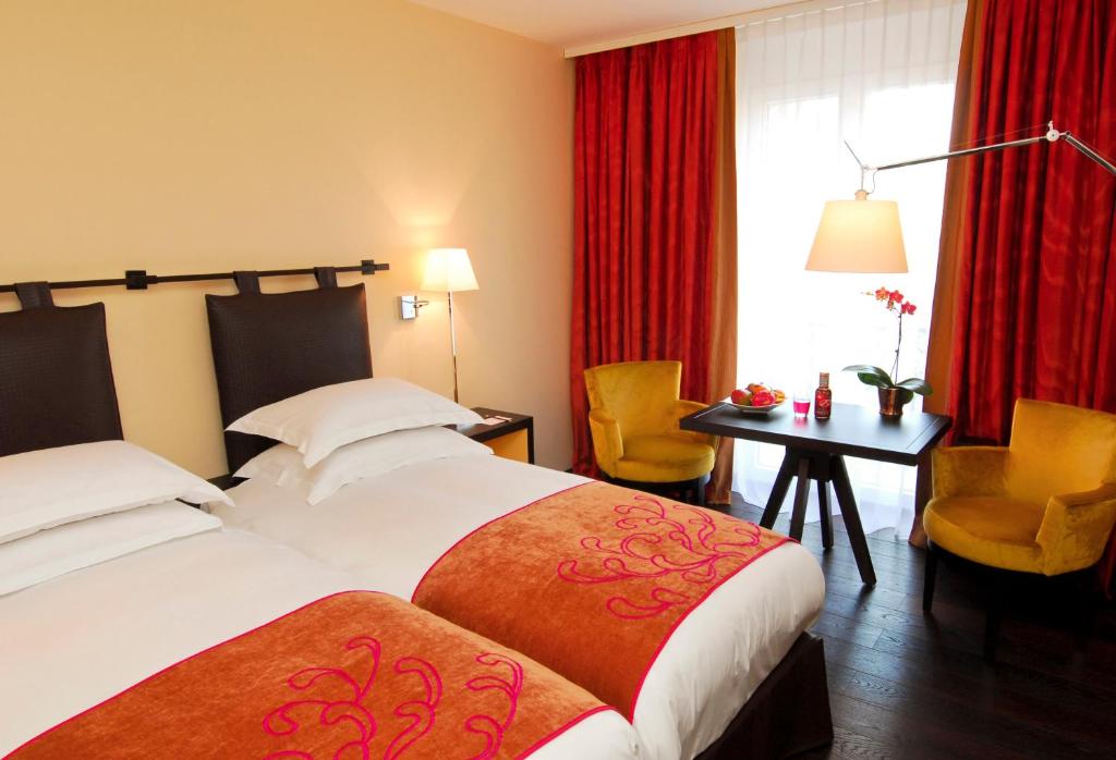 Postel nebo postele na pokoji v ubytování Eastwest Hôtel by Malone