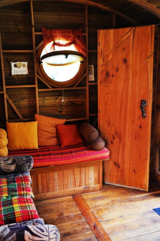 Posezení v ubytování West Indies Cottage