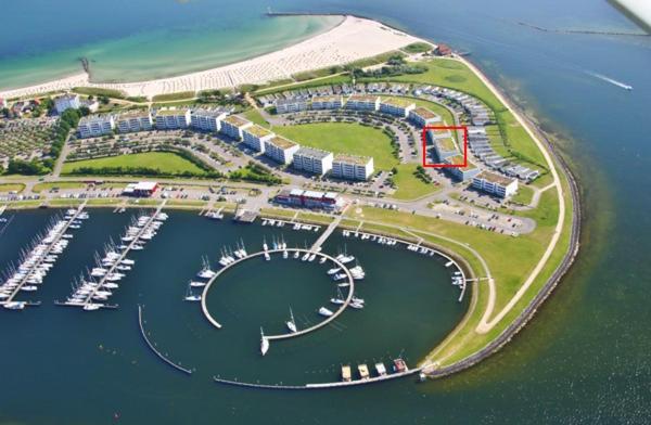 an aerial view of a marina with boats in the water at 2Zi-Ferienwohnung am Südstrand mit eigenem Parkplatz perfekt für Familie in Burgtiefe auf Fehmarn 