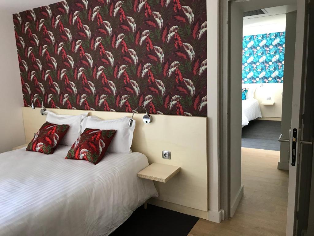 Ένα ή περισσότερα κρεβάτια σε δωμάτιο στο Hôtel-Restaurant "Les Rochers"