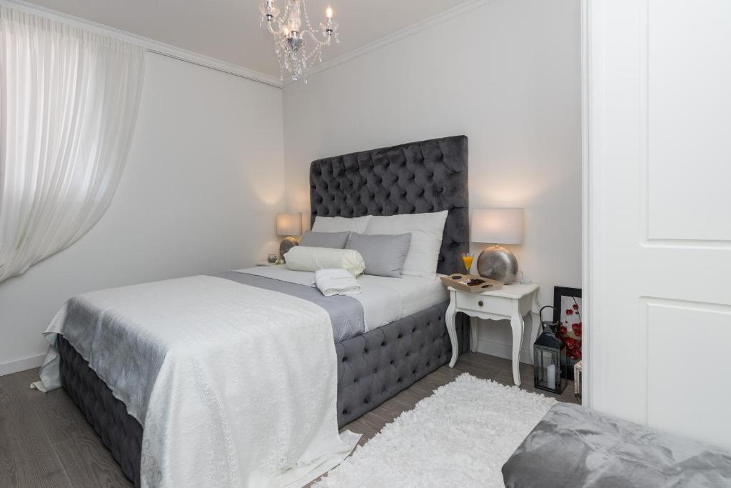 Posteľ alebo postele v izbe v ubytovaní Francesca Baroque Apartment