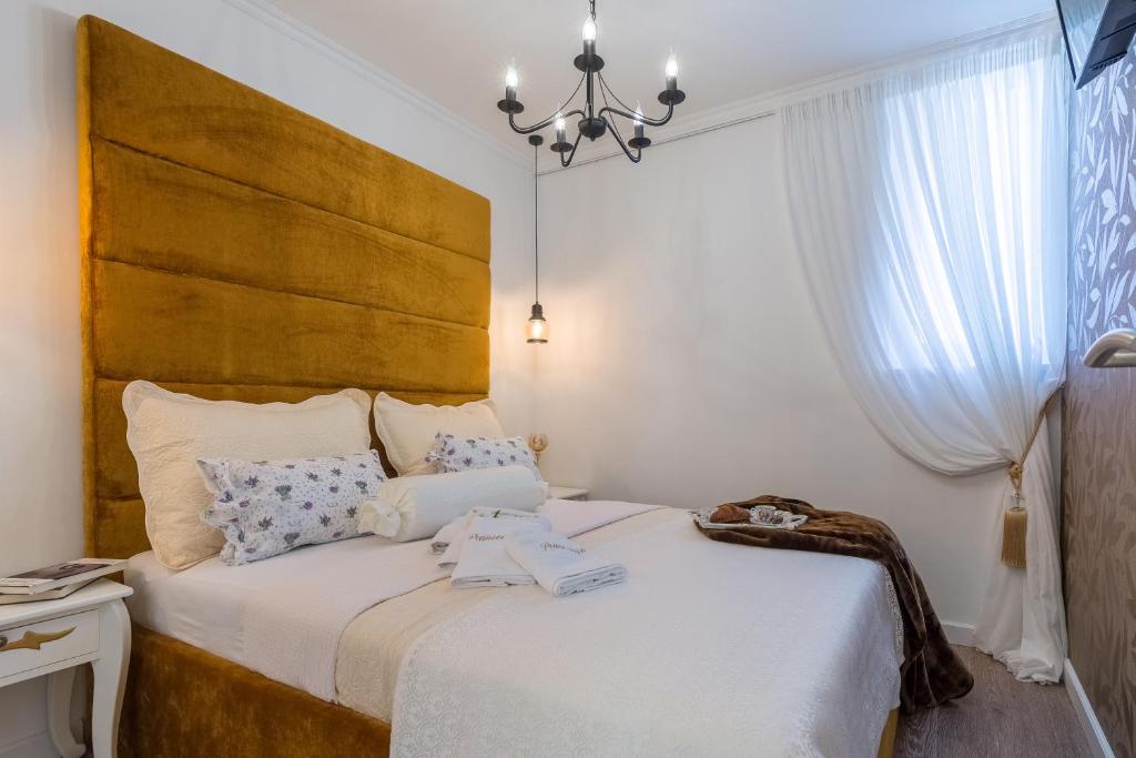 Posteľ alebo postele v izbe v ubytovaní Francesca Baroque Apartment