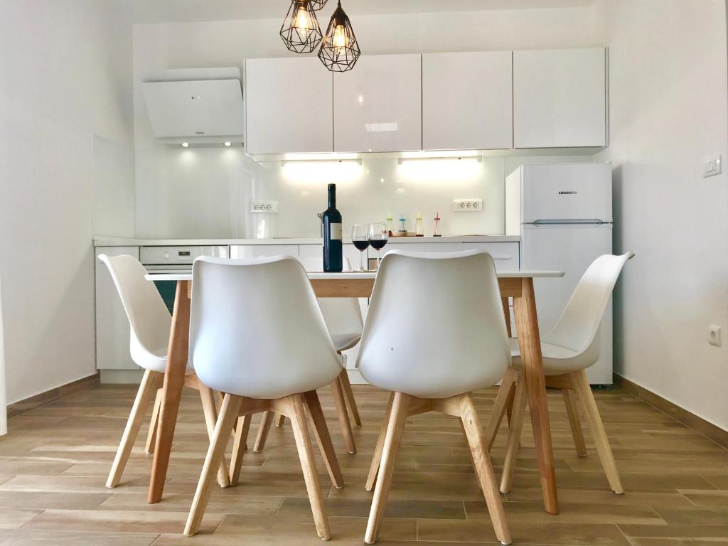 Kuchyňa alebo kuchynka v ubytovaní LUXURY Apartment Ledo