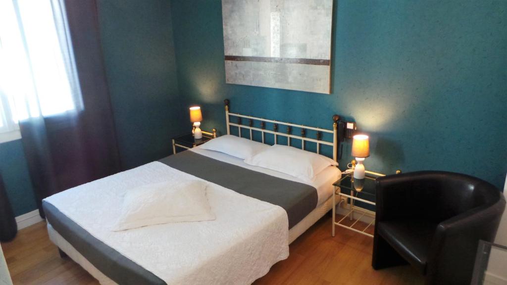 Hôtel Le Cambronne - Resim 12