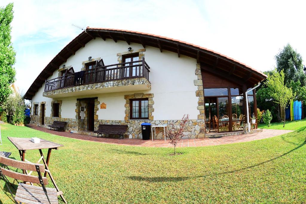 Fotografia z galérie ubytovania La Wave Surf House & School v destinácii Somo